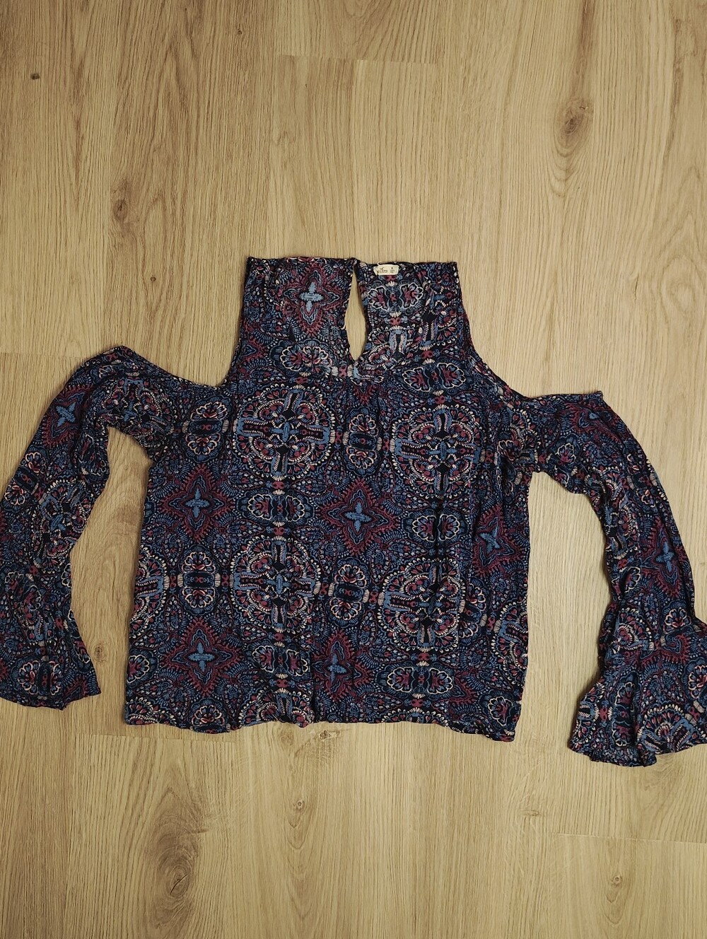 Hollister Navy and Burgundy Open-Shoulder Printed Top
